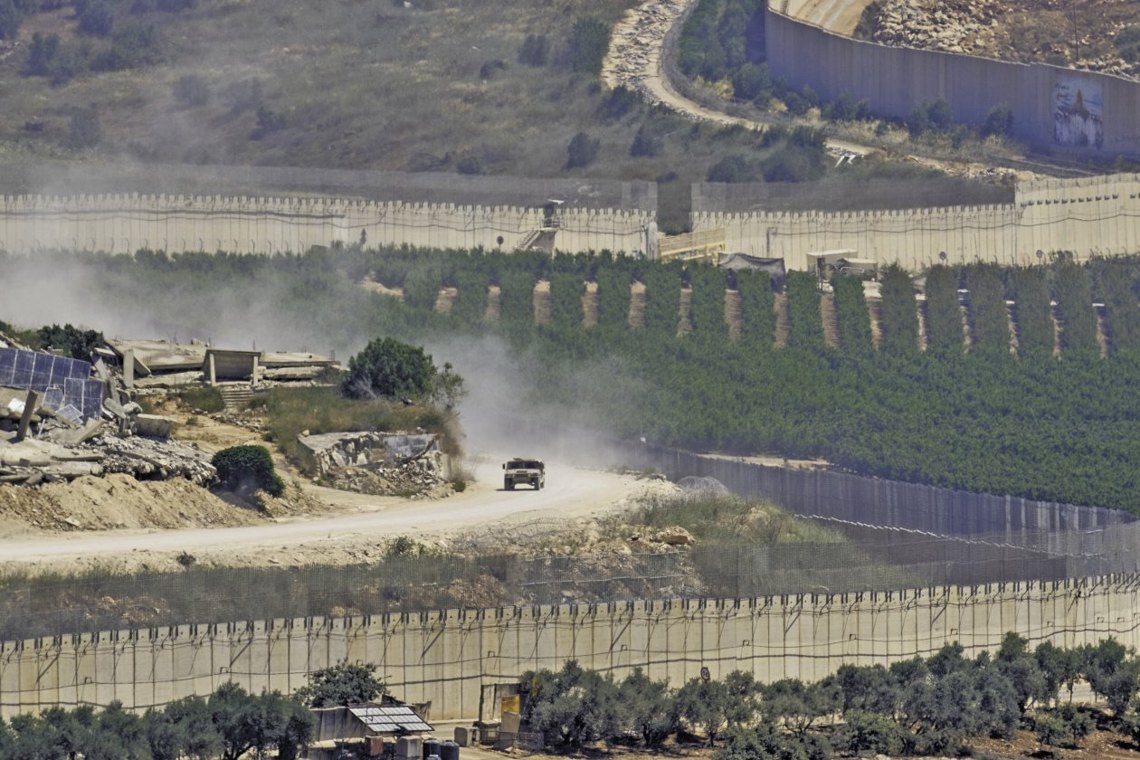 美军空袭伊朗目标,伊朗回击美军基地,美伊互相指责违反停火协议